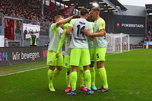 12.11.2023, xavx, Fussball 2.Bundesliga, SV Wehen Wiesbaden - 1.FC Kaiserslautern emspor, v.l. Marlon Ritter (1.FC Kaiserslautern) celebrate the goal, Der Torjubel zum 0:1 (DFL DFB REGULATIONS PROHIBIT ANY USE OF PHOTOGRAPHS as IMAGE SEQUENCES and or QUASI-VIDEO) Wiesbaden