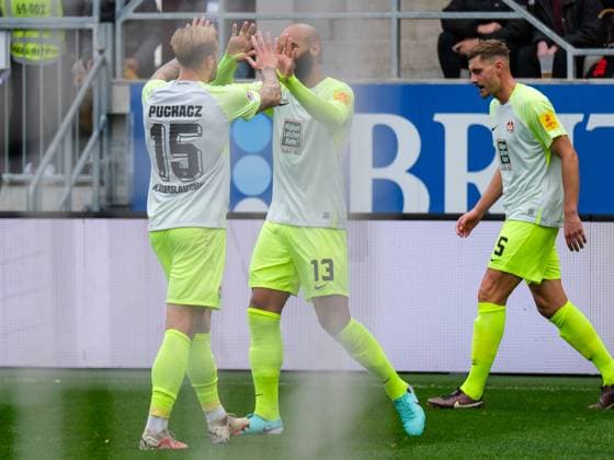 Tymoteusz Puchacz (1. FC Kaiserslautern, 15) und Terrence Boyd (1. FC Kaiserslautern, 13) jubeln ueber das Tor zum 0:1, GER, SV Wehen Wiesbaden vs 1.FC Kaiserslautern, Fussball, 2. Bundesliga, 13. Spieltag, Spielzeit 2023 2024, 12.11.2023, DFL regulations prohibit any use of photographs as image sequences and or quasi-video GER, SV Wehen Wiesbaden vs 1.FC Kaiserslautern, Fussball, 2. Bundesliga, 13. Spieltag, Spielzeit 2023 2024, 12.11.2023, Wiesbaden