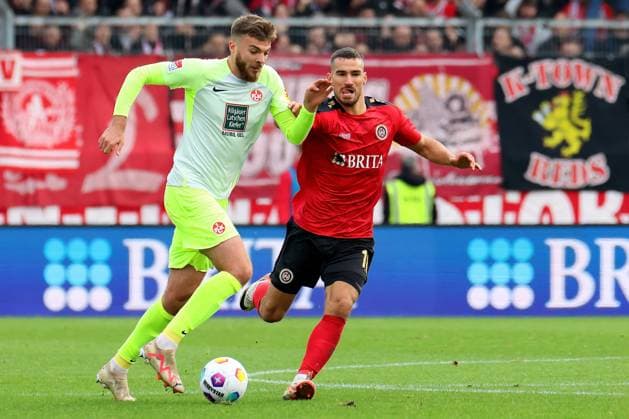 Wiesbaden, Deutschland 12. November 2023: 2. BL - 2023 2024 - SV Wehen Wiesbaden vs. 1. FC Kaiserslautern Im Bild: v. li. im Zweikampf Julian Niehues (Kaiserslautern) gegen Ivan Prtajin (Wiesbaden). DFL regulations prohibit any use of photographs as image sequences and or quasi-video Britta Arena Hessen