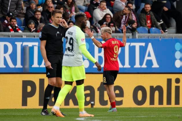 12.11.2023, xavx, Fussball 2.Bundesliga, SV Wehen Wiesbaden - 1.FC Kaiserslautern emspor, v.l. Thijmen Goppel (SV Wehen Wiesbaden) celebrate the goal, Der Torjubel zum 1:1 (DFL DFB REGULATIONS PROHIBIT ANY USE OF PHOTOGRAPHS as IMAGE SEQUENCES and or QUASI-VIDEO) Wiesbaden