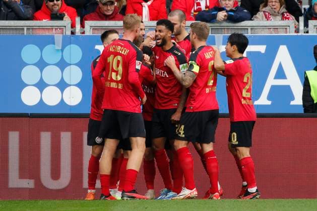 12.11.2023, xavx, Fussball 2.Bundesliga, SV Wehen Wiesbaden - 1.FC Kaiserslautern emspor, v.l. Robin Heußer (SV Wehen Wiesbaden) celebrate the goal, Der Torjubel zum 2:1 (DFL DFB REGULATIONS PROHIBIT ANY USE OF PHOTOGRAPHS as IMAGE SEQUENCES and or QUASI-VIDEO) Wiesbaden