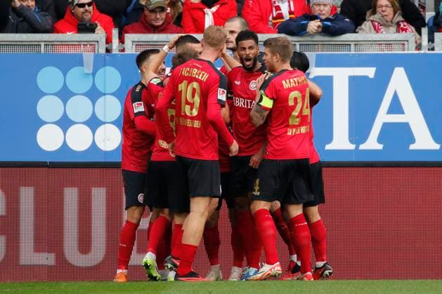 12.11.2023, xavx, Fussball 2.Bundesliga, SV Wehen Wiesbaden - 1.FC Kaiserslautern emspor, v.l. Robin Heußer (SV Wehen Wiesbaden) celebrate the goal, Der Torjubel zum 2:1 (DFL DFB REGULATIONS PROHIBIT ANY USE OF PHOTOGRAPHS as IMAGE SEQUENCES and or QUASI-VIDEO) Wiesbaden
