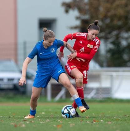 Fussball, Frauen, Saison 2023 2024, Regionalliga Nordost (10. Spieltag), 1. FC Union Berlin - Türkiyemspor Berlin, v. l. Angelina Lübcke (1. Frauen, Türkiyemspor Berlin), Sarah Wippig (1. Frauen, Türkiyemspor Berlin), Sophie Trojahn (1. Frauen, 1. FC Union Berlin), Katharina Vom-Dahl (1. Frauen, Türkiyemspor Berlin), 12.11. 2023, Copyright: xSebastianxRäppold MatthiasxKochx