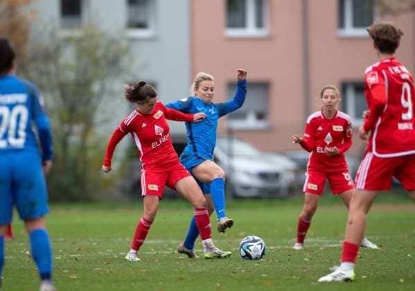 Fussball, Frauen, Saison 2023 2024, Regionalliga Nordost (10. Spieltag), 1. FC Union Berlin - Türkiyemspor Berlin, v. l. Celine Frank (1. Frauen, 1. FC Union Berlin), Angelina Lübcke (1. Frauen, Türkiyemspor Berlin), 12.11. 2023, Copyright: xSebastianxRäppold MatthiasxKochx