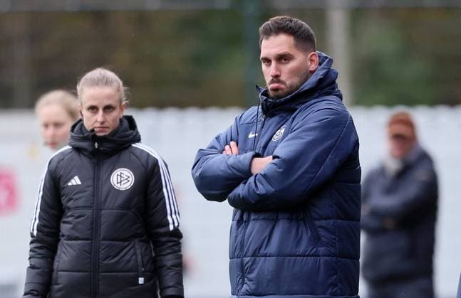 RB Leipzig - Werder Bremen Frauen-Bundesliga Leipzig, 11.11.2023, RB Trainingszentrum, Frauen Fußball Bundesliga, Spieltag 7 , RB LEIPZIG vs. SV WERDER BREMEN , Im Bild: Trainer Saban Uzun (RB Leipzig) ,