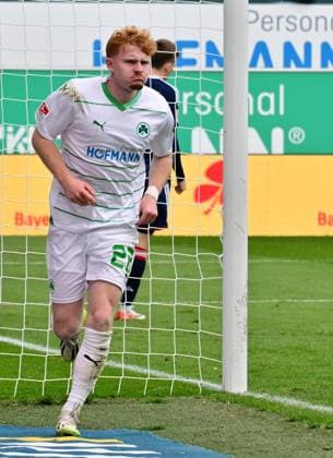 12.11.2023 - Fussball - Saison 2023 2024 - 2. Fussball - Bundesliga - 13. Spieltag: SpVgg Greuther Fürth ( Kleeblatt ) - Fortuna Düsseldorf F95 - Sportfoto Zink MeZi - xmexzix - DFL regulations prohibit any use of photographs as image sequences and or quasi-video - only for editorial use - Torjubel Jubel Freude nach Treffer Tor Torschuß zum 1:0 durch Robert Wagner (22, SpVgg Greuther Fürth )