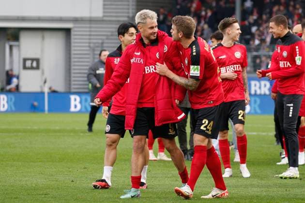 12.11.2023, xavx, Fussball 2.Bundesliga, SV Wehen Wiesbaden - 1.FC Kaiserslautern emspor, v.l. Thijmen Goppel (SV Wehen Wiesbaden), Marcus Mathisen (SV Wehen Wiesbaden) jubeln jubelt nach Spielende. (DFL DFB REGULATIONS PROHIBIT ANY USE OF PHOTOGRAPHS as IMAGE SEQUENCES and or QUASI-VIDEO) Wiesbaden