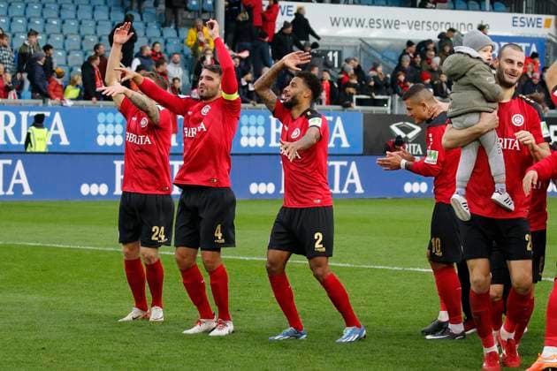 12.11.2023, xavx, Fussball 2.Bundesliga, SV Wehen Wiesbaden - 1.FC Kaiserslautern emspor, v.l. Marcus Mathisen (SV Wehen Wiesbaden), Sascha Mockenhaupt (SV Wehen Wiesbaden), Martin Angha (SV Wehen Wiesbaden) jubeln jubelt nach Spielende. (DFL DFB REGULATIONS PROHIBIT ANY USE OF PHOTOGRAPHS as IMAGE SEQUENCES and or QUASI-VIDEO) Wiesbaden