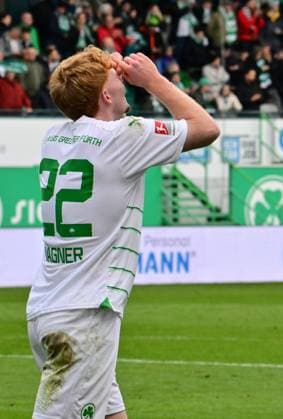 12.11.2023 - Fussball - Saison 2023 2024 - 2. Fussball - Bundesliga - 13. Spieltag: SpVgg Greuther Fürth ( Kleeblatt ) - Fortuna Düsseldorf F95 - Sportfoto Zink MeZi - xmexzix - DFL regulations prohibit any use of photographs as image sequences and or quasi-video - only for editorial use - Torjubel Jubel Freude nach Treffer Tor Torschuß zum 1:0 durch Robert Wagner (22, SpVgg Greuther Fürth )
