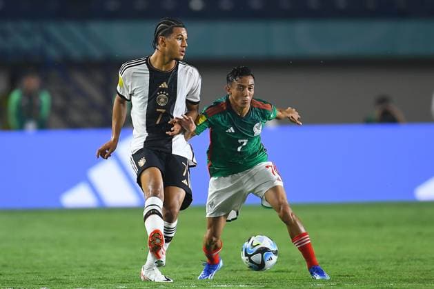 RECORD DATE NOT STATED FIFA U-17 World Cup Indonesia 2023 Mexico 1-3 Germany (L-R), Paris Brunner of Germany and Brandon Lomeli of Mexico during the game Mexico vs Germany, corresponding to Group F of the FIFA U-17 World Cup Indonesia 2023, at Si Jalak Harupat Stadium, on November 12, 2023. <br><br> (I-D), Paris Brunner de Alemania y Brandon Lomeli de Mexico durante el partido Mexico vs Alemania, correspondiente al Grupo F de la Copa Mundial de la FIFA Sub-17 Indonesia 2023, en el Estadio Si Jalak Harupat Stadium, el 12 de Noviembre de 2023. BANDUNG INDONESIA INDONESIA  Copyright: xAdrianxMaciasx 20231112100122_FWC_U17_GF_MEX_GER_BRUNNER107
