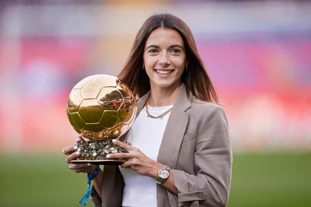 FC Barcelona, Barca v Deportivo Alaves - LaLiga EA Sports Aitana Bonmati of FC Barcelona poses with her Woman Ballon d Or award prior the LaLiga EA Sports match between FC Barcelona and Deportivo Alaves at Estadi Olimpic Lluis Companys on November 12, 2023, in Barcelona, Spain. Barcelona Estadi Olimpic Lluis Companys Catalunya Spain RL_FCBvALV_060 Copyright: xRicardoxLarreinax