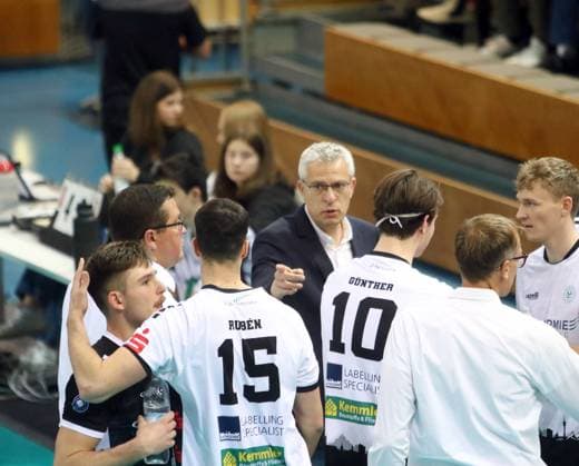 in der Mitte coach Mircea DUDAS (Haching), He Bundesliga 23 24, TSV Haching Muenchen vs Baden Volleys Karlsruhe, Geothermie Arena Unterhaching, 12.11.23 Copyright: WolfgangxFehrmann