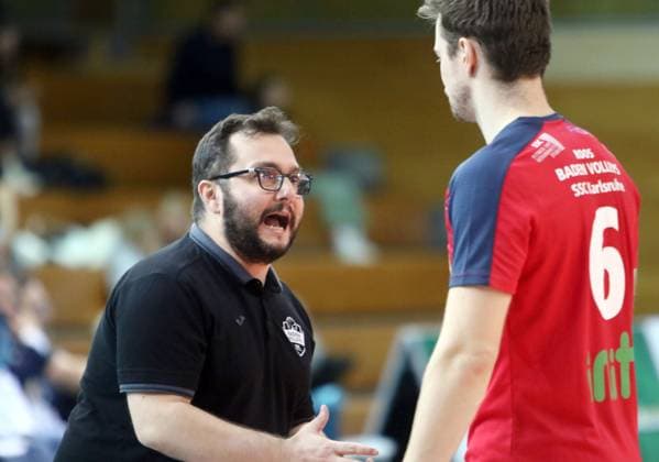 von links coach Antonio BONELLI (Karlsruhe), Felix ROOS (Karlsruhe)<, He Bundesliga 23 24, TSV Haching Muenchen vs Baden Volleys Karlsruhe, Geothermie Arena Unterhaching, 12.11.23 Copyright: WolfgangxFehrmann