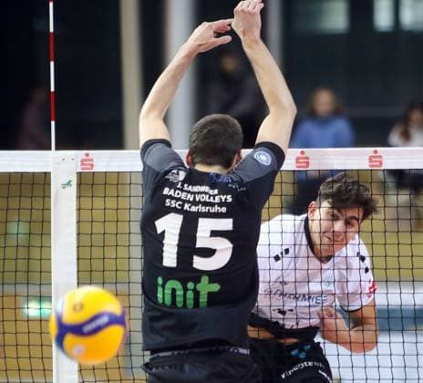 von links Jens SANDMEIER (Karlsruhe), Juro PETRUSIC (Haching), He Bundesliga 23 24, TSV Haching Muenchen vs Baden Volleys Karlsruhe, Geothermie Arena Unterhaching, 12.11.23 Copyright: WolfgangxFehrmann
