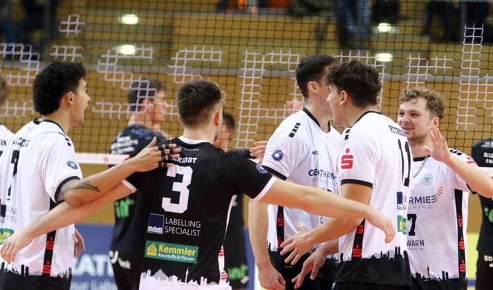 Hachinger Freude ueber einen Punktgewinn, He Bundesliga 23 24, TSV Haching Muenchen vs Baden Volleys Karlsruhe, Geothermie Arena Unterhaching, 12.11.23 Copyright: WolfgangxFehrmann
