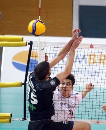 von links Jens SANDMEIER (Karlsruhe), Juro PETRUSIC (Haching), He Bundesliga 23 24, TSV Haching Muenchen vs Baden Volleys Karlsruhe, Geothermie Arena Unterhaching, 12.11.23 Copyright: WolfgangxFehrmann