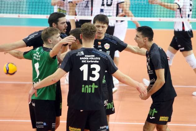 Karlsruher Freude ueberPunktgewinn He Bundesliga 23 24, TSV Haching Muenchen vs Baden Volleys Karlsruhe, Geothermie Arena Unterhaching, 12.11.23 Copyright: WolfgangxFehrmann