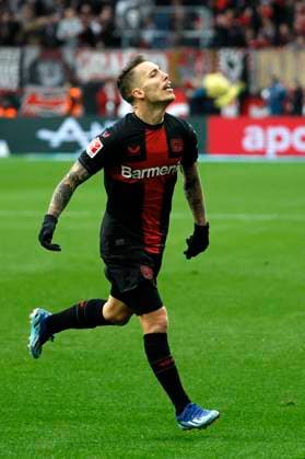 Deutschland, Leverkusen, 12.11.2023, BayArena, Bayer 04 Leverkusen vs 1. FC Union Berlin - 1. Bundesliga: Bayer 04 Leverkusen vs 1. FC Union Berlin, Alejandro Grimaldo (Bayer 04 Leverkusen) celebrates after his scoring his team s first goal Leverkusen BayArena Nordrhein-Westfalen Deutschland