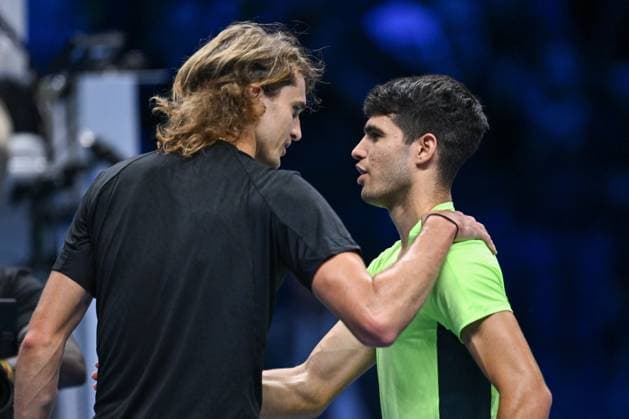 Foto Marco Alpozzi LaPresse 13 Novembre 2023 Torino - Italia - - Tennis Nitto ATP, Tennis Herren Finals - Carlos ALCARAZ (ESP) vs Alexander ZVEREV (GER) Nella foto: Alexander Zverev (Germany) Carlos Alcaraz (Spain) November 13, 2023 Turin - Italy - Sport - Tennis Nitto ATP Finals - Carlos ALCARAZ (ESP) vs Alexander ZVEREV (GER) In the pic: Alexander Zverev (Germany) Carlos Alcaraz (Spain)  Copyright: xMarcoxAlpozzi LaPressex