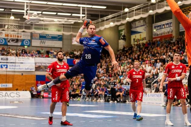 Sport Themen der Woche KW46 Sport Bilder des Tages Tobias Heinzelmann (HBW Balingen-Weilstetten, 28) erzielt ein Tor GER, HBW Balingen-Weilstetten vs. TBV Lemgo, Handball, Liqui Moly HBL, Handball Bundesliga, 12. Spieltag, Spielzeit 2023 2024, 13.11.2023 GER, HBW Balingen-Weilstetten vs. TBV Lemgo, Handball, Liqui Moly HBL, Handball Bundesliga, 12. Spieltag, Spielzeit 2023 2024, 13.11.2023 Balingen *** Tobias Heinzelmann HBW Balingen Weilstetten, 28 scores a goal GER, HBW Balingen Weilstetten vs TBV Lemgo, Handball, Liqui Moly HBL, Handball Bundesliga, Matchday 12, Season 2023 2024, 13 11 2023 GER, HBW Balingen Weilstetten vs TBV Lemgo, Handball, Liqui Moly HBL, Handball Bundesliga, Matchday 12, Season 2023 2024, 13 11 2023 Balingen Copyright: xEibnerxPressefotox xOliverxSchmix EP_OST
