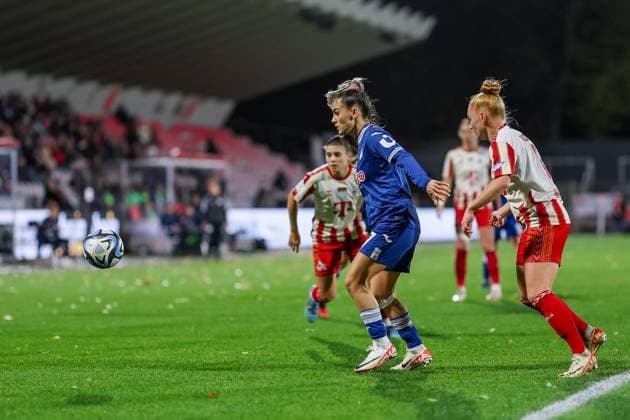 Google Pixel Frauen-Bundesliga 2023-2024, 1. FC Köln - TSG Hoffenheim Ereleta Memeti (TSG, 7) gegen Laura Vogt (FC, 8) Köln Franz-Kremer-Stadion Nordrhein-Westfalen Deutschland