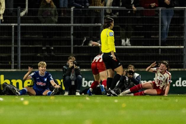 GOOGLE Pixel Frauen-Bundesliga: 1. FC Koeln - TSG Hoffenheim; 13.11.2023 Paulina Krumbiegel (TSG Hoffenheim, 08) beschwert sich GOOGLE Pixel Frauen-Bundesliga: 1. FC Koeln - TSG Hoffenheim, Koeln, Franz-Kremer-Stadion DFB REGULATIONS PROHIBIT ANY USE OF PHOTOGRAPHS AS IMAGE SEQUENCES AND OR QUASI-VIDEO. Copyright: xBEAUTIFULxSPORTS Wunderlx