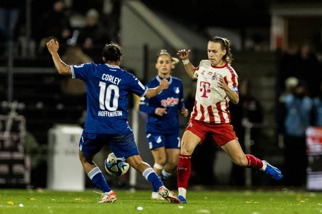 GOOGLE Pixel Frauen-Bundesliga: 1. FC Koeln - TSG Hoffenheim; 13.11.2023 Zweikampf Gia Corley (TSG Hoffenheim, 10), Dora Zeller (1. FC Koeln, 19) GOOGLE Pixel Frauen-Bundesliga: 1. FC Koeln - TSG Hoffenheim, Koeln, Franz-Kremer-Stadion DFB REGULATIONS PROHIBIT ANY USE OF PHOTOGRAPHS AS IMAGE SEQUENCES AND OR QUASI-VIDEO. Copyright: xBEAUTIFULxSPORTS Wunderlx