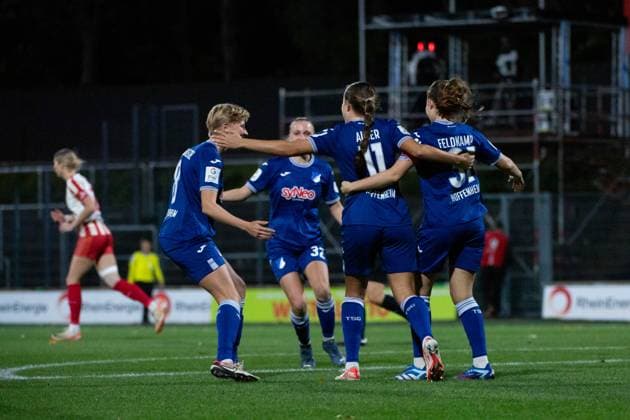 Paulina Krumbiegel (TSG Hoffenheim, 08), Mara Alber (TSG Hoffenheim, 11), Jana Feldkamp (TSG Hoffenheim, 31), Vanessa Diehm (TSG Hoffenheim, 32) jubeln ueber das Tor zum 0:1, GER, FC Koeln vs TSG 1899 Hoffenheim, Fussball Google Pixel Frauen Bundesliga, 7. Spieltag, Saison 2023 2024, 13.11.2023 DFB regulations prohibit any use of photographs as image sequences and or quasi-video GER, FC Koeln vs TSG 1899 Hoffenheim, Fussball Google Pixel Frauen Bundesliga, 7. Spieltag, Saison 2023 2024, 13.11.2023 Muenchen Copyright: xEibner-Pressefoto Memmlerx EP_MMR