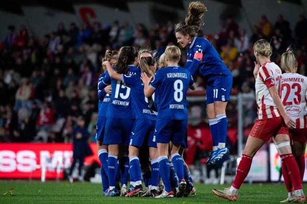 Gia Corley (TSG Hoffenheim, 10), Marta Cazalla Garcia (TSG Hoffenheim, 15), Paulina Krumbiegel (TSG Hoffenheim, 08), Jana Feldkamp (TSG Hoffenheim, 31), jubeln ueber das Tor zum 1:2, GER, FC Koeln vs TSG 1899 Hoffenheim, Fussball Google Pixel Frauen Bundesliga, 7. Spieltag, Saison 2023 2024, 13.11.2023 DFB regulations prohibit any use of photographs as image sequences and or quasi-video GER, FC Koeln vs TSG 1899 Hoffenheim, Fussball Google Pixel Frauen Bundesliga, 7. Spieltag, Saison 2023 2024, 13.11.2023 Muenchen Copyright: xEibner-Pressefoto Memmlerx EP_MMR