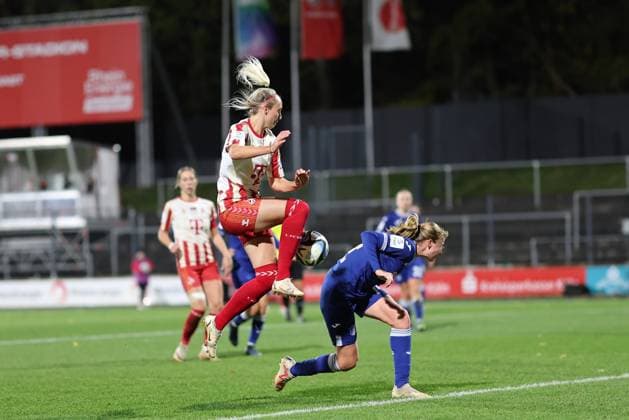 Google Pixel Frauen-Bundesliga 2023-2024, 1. FC Köln - TSG Hoffenheim Meike Meßmer (FC, 20) mit Ballannahme im Strafraum Köln Franz-Kremer-Stadion Nordrhein-Westfalen Deutschland