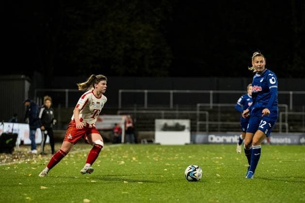 GOOGLE Pixel Frauen-Bundesliga: 1. FC Koeln - TSG Hoffenheim; 13.11.2023 Adriana Achcinska (1. FC Koeln, 9), Sarai Linder (TSG Hoffenheim, 22) GOOGLE Pixel Frauen-Bundesliga: 1. FC Koeln - TSG Hoffenheim, Koeln, Franz-Kremer-Stadion DFB REGULATIONS PROHIBIT ANY USE OF PHOTOGRAPHS AS IMAGE SEQUENCES AND OR QUASI-VIDEO. Copyright: xBEAUTIFULxSPORTS Wunderlx
