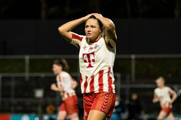 GOOGLE Pixel Frauen-Bundesliga: 1. FC Koeln - TSG Hoffenheim; 13.11.2023 Marleen Schimmer (1. FC Koeln, 23) frustriert nach verpasster Chance, schlaegt Haende ueber Kopf zusammen GOOGLE Pixel Frauen-Bundesliga: 1. FC Koeln - TSG Hoffenheim, Koeln, Franz-Kremer-Stadion DFB REGULATIONS PROHIBIT ANY USE OF PHOTOGRAPHS AS IMAGE SEQUENCES AND OR QUASI-VIDEO. Copyright: xBEAUTIFULxSPORTS Wunderlx