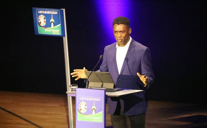 13.11.23 Podiums-Talk Vielfalt vereint!? Deutschland, Stuttgart, 13.11.2023, Fussball, UEFA EURO, EM, Europameisterschaft,Fussball 2024, Host City Stuttgart, Podiums-Talk Vielfalt vereint!? : Clarence Seedorf (UEFA Botschafter).