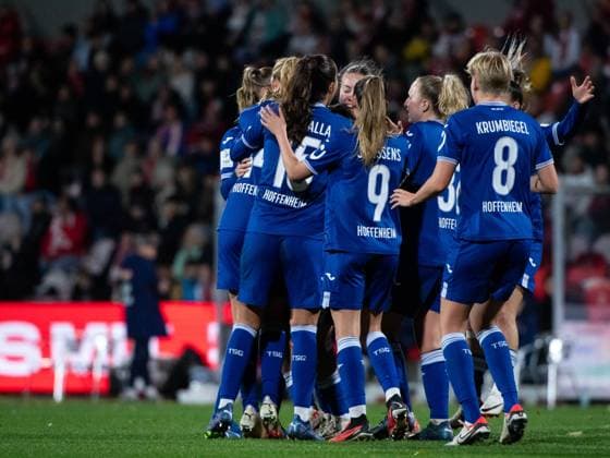 Marta Cazalla Garcia (TSG Hoffenheim, 15), Jill Janssens (TSG Hoffenheim, 09), Paulina Krumbiegel (TSG Hoffenheim, 08), Vanessa Diehm (TSG Hoffenheim, 32), Gia Corley (TSG Hoffenheim, 10) jubeln ueber das Tor zum 1:2, GER, FC Koeln vs TSG 1899 Hoffenheim, Fussball Google Pixel Frauen Bundesliga, 7. Spieltag, Saison 2023 2024, 13.11.2023 DFB regulations prohibit any use of photographs as image sequences and or quasi-video GER, FC Koeln vs TSG 1899 Hoffenheim, Fussball Google Pixel Frauen Bundesliga, 7. Spieltag, Saison 2023 2024, 13.11.2023 Muenchen Copyright: xEibner-Pressefoto Memmlerx EP_MMR