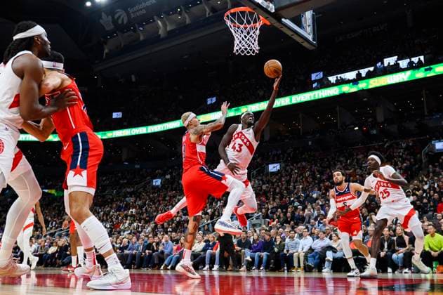 Sport Themen der Woche KW46 Sport Bilder des Tages November 13, 2023, TORONTO, ON, CANADA: Toronto Raptors forward Pascal Siakam (43) shoots around Washington Wizards forward Kyle Kuzma (33) during second half NBA, Basketball Herren, USA basketball action, in Toronto on Monday, November 13, 2023. Canada News - November 13, 2023  - ZUMAc35_ 20231113_zaf_c35_156 Copyright: xChristopherxKatsarovx