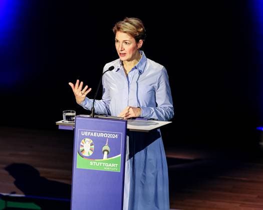 Stuttgarts Sozialbürgermeisterin Dr. Alexandra Sussmann Wuerttembergischer Fussballverband Podiumstalk in der Liederhalle Stuttgart, Vielfalt vereint Euro 2024, 13.11.2023 Wuerttembergischer Fussballverband Podiumstalk in der Liederhalle Stuttgart, 13.11.2023 Stuttgart Copyright: xEibner-Pressefoto RogerxBuerkex EP RBE