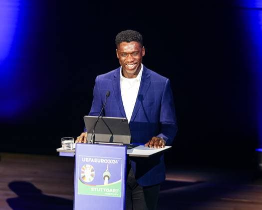 Clarence Seedorf, Globaler UEFA-Botschafter für Vielfalt und Wandel sowie Rekordsieger der Champions League Wuerttembergischer Fussballverband Podiumstalk in der Liederhalle Stuttgart, Vielfalt vereint Euro 2024, 13.11.2023 Wuerttembergischer Fussballverband Podiumstalk in der Liederhalle Stuttgart, 13.11.2023 Stuttgart Copyright: xEibner-Pressefoto RogerxBuerkex EP RBE