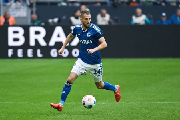 Dominick Drexler (FC Schalke 04) 08.10.2023, Fussball GER, Saison 2023 2024, 2. Bundesliga, 9. Spieltag, FC Schalke 04 - Hertha BSC Berlin 1:2 Gelsenkirchen Veltins Arena Nordrhein Westfalen Deutschland *** Dominick Drexler FC Schalke 04 08 10 2023, Soccer GER, Season 2023 2024, 2 Bundesliga, Matchday 9, FC Schalke 04 Hertha BSC Berlin 1 2 Gelsenkirchen Veltins Arena Nordrhein Westfalen Germany Team2