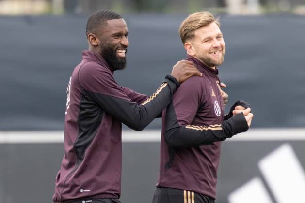 DFB-Pressekonferenz Antonio Rüdiger und Niclas Füllkrug haben Spaß beim Training. Training und Pressekonferenz des DFB am 14. November 2023 in Frankfurt am Main., Frankfurt am Main Hessen Deutschland DFB-Campus
