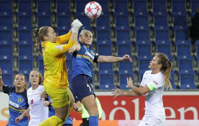 Sport Themen der Woche KW46 Sport Bilder des Tages WOMEN SOCCER - UEFA CL, St.Poelten vs Brann SANKT POELTEN,AUSTRIA,14.NOV.23 - WOMEN SOCCER - UEFA Women s Champions League, group stage, SKN Sankt Poelten vs SK Brann Bergen. Image shows Aurora Mikalsen (Brann Bergen), Diana Lemesova (St.Poelten) and Ingrid Stenevik (Brann Bergen).  GEPAxpictures xWalterxLuger