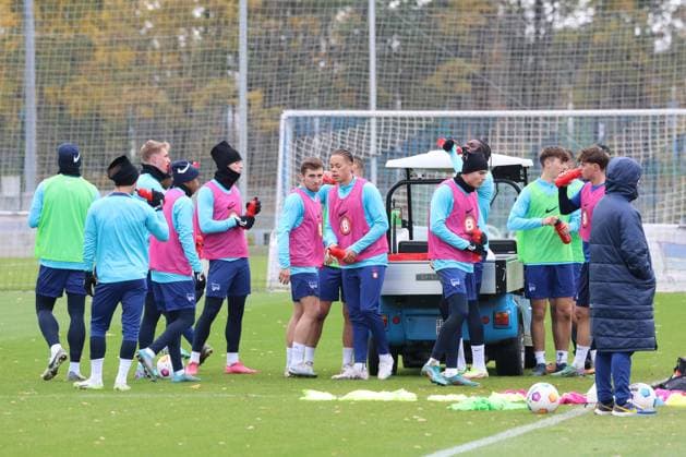 DEU, DFL, 2. FBL Hertha BSC, Training, 15.11.2023, Sportforum, Berlin, DEU, DFL, 2. FBL Hertha BSC, Training, im Bild Hertha-Spielerkreis DFL - regulations prohibit any use of Photographs as image sequences and or quasi-video Foto: Juergen Engler nordphoto GmbH
