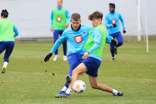 DEU, DFL, 2. FBL Hertha BSC, Training, 15.11.2023, Sportforum, Berlin, DEU, DFL, 2. FBL Hertha BSC, Training, im Bild Florian Niederlechner (Hertha BSC Berlin 7) DFL - regulations prohibit any use of Photographs as image sequences and or quasi-video Foto: Juergen Engler nordphoto GmbH
