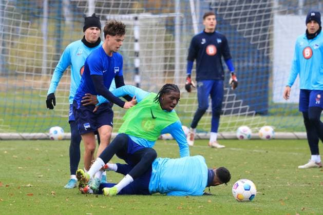 DEU, DFL, 2. FBL Hertha BSC, Training, 15.11.2023, Sportforum, Berlin, DEU, DFL, 2. FBL Hertha BSC, Training, im Bild Kilian Nsona (Hertha BSC Berlin 28) DFL - regulations prohibit any use of Photographs as image sequences and or quasi-video Foto: Juergen Engler nordphoto GmbH