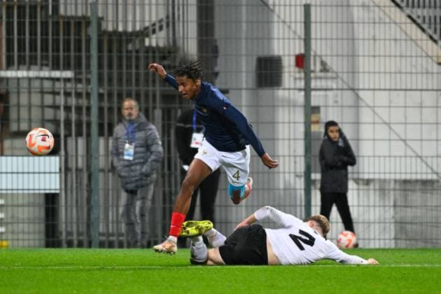 YONI GOMIS ( 4 - France ) and Kerge ( 2 - Estonia ) during the match between France and Estonia U19 at Stade de la Source on November 15, 2023 in Orleans, France. ( Photo by federico pestellini panoramic ) - FOOTBALL : France vs Estonie U19 - Orleans - 15 11 2023 FedericoPestellini Panoramic 
