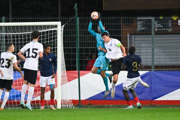 Raveyre ( 16 - France ) and Kait ( 4 - Estonia ) during the match between France and Estonia U19 at Stade de la Source on November 15, 2023 in Orleans, France. ( Photo by federico pestellini panoramic ) - FOOTBALL : France vs Estonie U19 - Orleans - 15 11 2023 FedericoPestellini Panoramic 