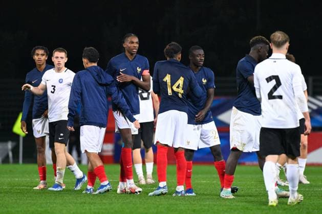 Players of france celebrate their side s victory after the match between France and Estonia U19 at Stade de la Source on November 15, 2023 in Orleans, France. ( Photo by federico pestellini panoramic ) - FOOTBALL : France vs Estonie U19 - Orleans - 15 11 2023 FedericoPestellini Panoramic 