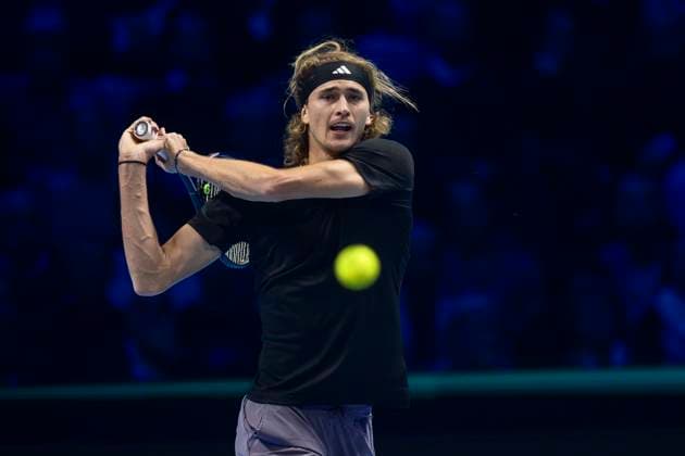 Nitto ATP, Tennis Herren Finals - Day Four Alexander Zverev of Germany plays a backhand during the round robin singles match against Daniil Medvedev of Russia during day four of the Nitto ATP Finals. Turin Italy Copyright: xNicolòxCampox