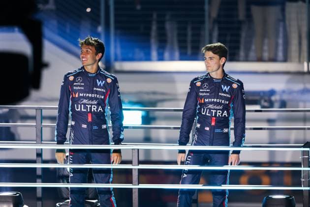 Las Vegas Grand Prix Opening Ceremony, ALBON Alexander (tha), Williams Racing FW45, SARGEANT Logan (usa), Williams Racing FW45, portrait during the 2023 Formula 1 Heineken Silver Las Vegas Grand Prix, 21th round of the 2023 Formula One World Championship, WM, Weltmeisterschaft from November 17 to 19, 2023 on the Las Vegas Strip Circuit, in Las Vegas, USA - F1 - LAS VEGAS GRAND PRIX 2023 DPPI Panoramic 00123046_AV3_3951