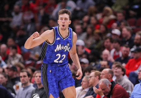 Sport Themen der Woche KW46 CHICAGO, IL - NOVEMBER 15: Franz Wagner (22) of the Orlando Magic reacts after making a 3-point basket against the Chicago Bulls during the second half at the United Center on November 15, 2023 in Chicago, Illinois. (Photo by Melissa Tamez Icon Sportswire) NBA, Basketball Herren, USA NOV 15 Magic at Bulls EDITORIAL USE ONLY Icon23111527