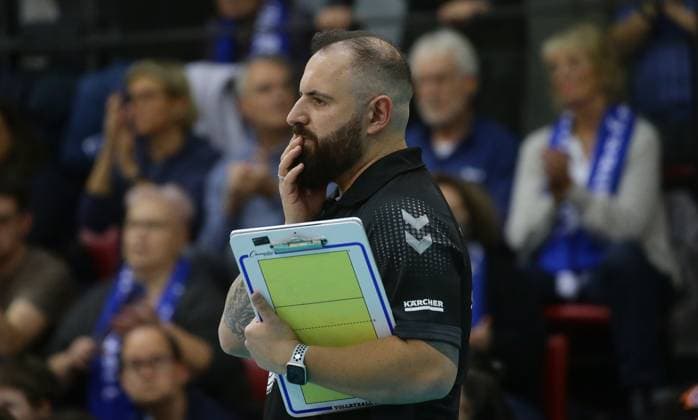 Stuttgart , Volleyball CEV Champions League , Allianz MTV Stuttgart vs. Imoco Volley Conegliano , Trainer Konstantin Bitter ( Stgt )